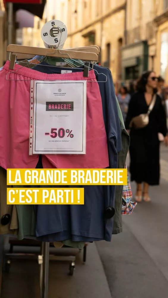 𝗟𝗮 𝗚𝗿𝗮𝗻𝗱𝗲 𝗕𝗿𝗮𝗱𝗲𝗿𝗶𝗲 𝗱’𝗔𝗶𝘅 𝗲𝗻 𝗖𝗼𝗺𝗺𝗲𝗿𝗰𝗲, 𝗰’𝗲𝘀𝘁 𝗽𝗮𝗿𝘁𝗶 ! 🛍️ Les rues du centre histor… 