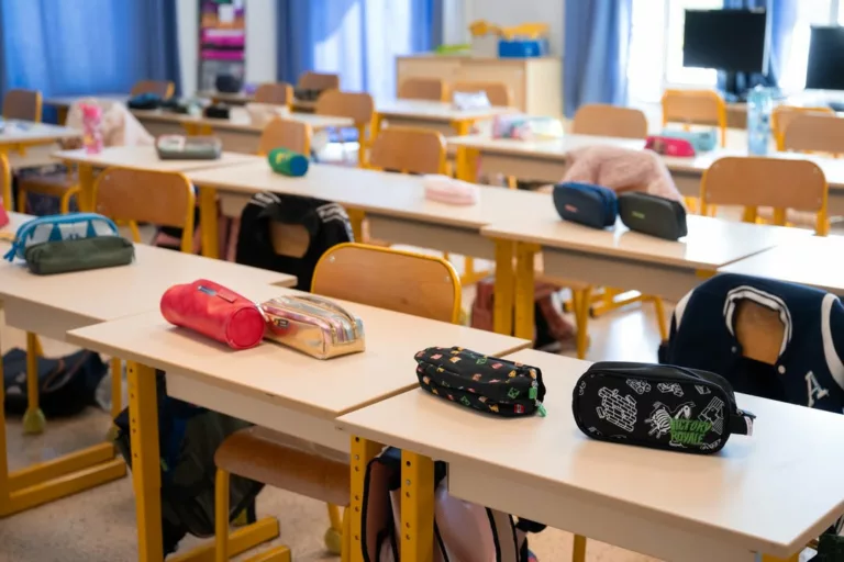 📢 𝗠𝗼𝘂𝘃𝗲𝗺𝗲𝗻𝘁 𝘀𝗼𝗰𝗶𝗮𝗹 𝗱𝗮𝗻𝘀 𝗹𝗲𝘀 𝗲́𝗰𝗼𝗹𝗲𝘀 En raison d’un mouvement social, le fonctionnement des… 