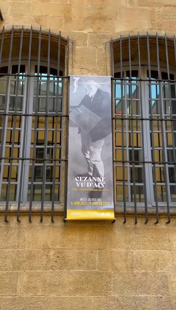 🎨 𝗗𝗲𝘂𝘅 𝗲𝘅𝗽𝗼𝘀𝗶𝘁𝗶𝗼𝗻𝘀, 𝗱𝗲𝘂𝘅 𝗿𝗲𝗴𝗮𝗿𝗱𝘀 𝘀𝘂𝗿 𝗖𝗲𝘇𝗮𝗻𝗻𝗲 👉 Au Musée du Vieil Aix, l’exposition… 