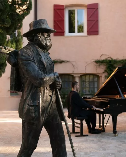 𝟭𝟬𝟬 𝗮𝗻𝘀 𝗱𝘂 𝗣𝗶𝗴𝗼𝗻𝗻𝗲𝘁 🎂 Véritable institution aixoise, ce lieu discret a célébré son centenaire. Sa basti… 