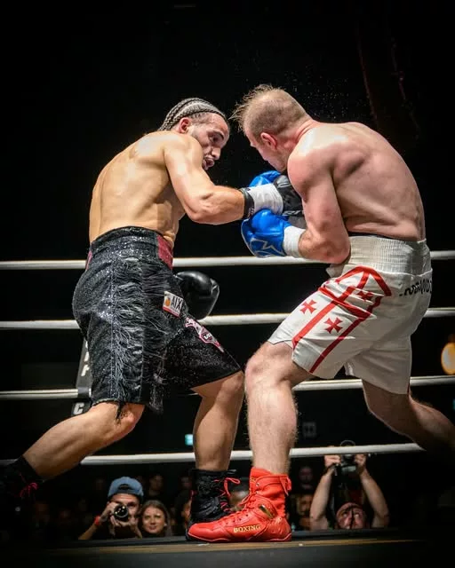 🥊 𝗦𝗼𝘂𝗹𝗲𝗶𝗺𝗮𝗻𝗲 𝗠𝗼𝗵𝗮𝗺𝗺𝗲𝗱𝗶 𝗮 𝗯𝗿𝗶𝗹𝗹𝗲́ 𝘀𝘂𝗿 𝗹𝗲 𝗿𝗶𝗻𝗴 ! Le boxeur aixois a offert un spectacl… 