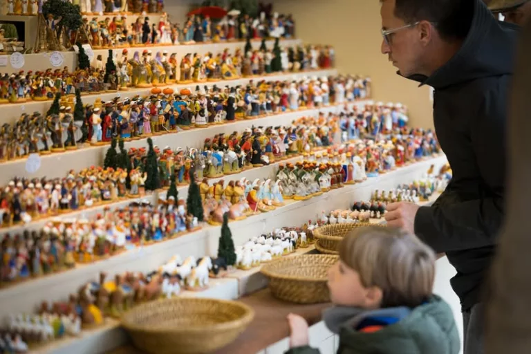 🎄𝗟𝗮 𝗳𝗼𝗶𝗿𝗲 𝗮𝘂𝘅 𝘀𝗮𝗻𝘁𝗼𝗻𝘀 𝗲𝘀𝘁 𝗼𝘂𝘃𝗲𝗿𝘁𝗲 ! Du 14 novembre au 31 décembre, venez célébrer la traditi… 