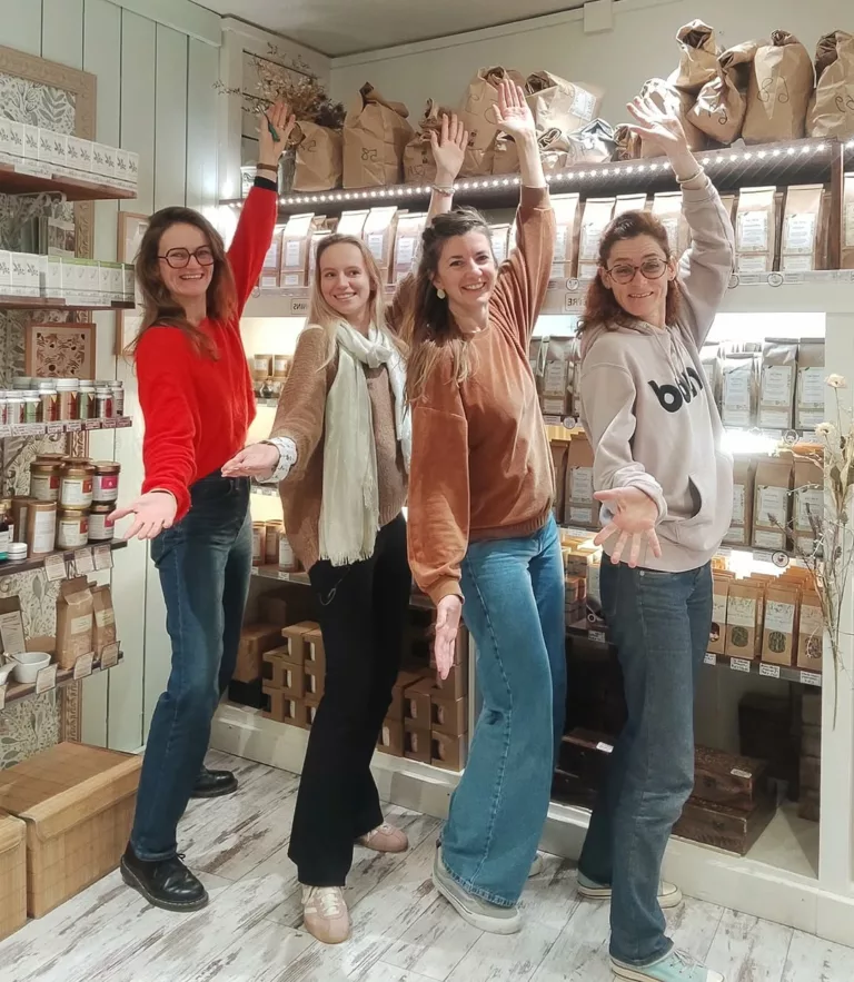 Cher(e)s client(e)s, ami(e)s, famille, fournisseurs, partenaires : TRES BELLE ANNEE A TOUS ! ✨✨💫🥳 On vous souhaite une… 