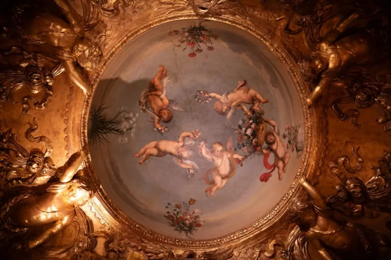 🏛️ 𝗠𝗲́𝗺𝗼𝗶𝗿𝗲 𝗮𝗶𝘅𝗼𝗶𝘀𝗲 𝗮𝘂 𝗠𝘂𝘀𝗲́𝗲 𝗱𝘂 𝗩𝗶𝗲𝗶𝗹 𝗔𝗶𝘅 Derrière les murs de l’hôtel Estienne de Sain… 