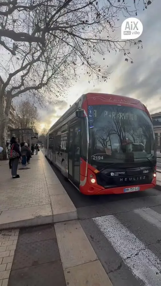 🚌 𝗟𝗲 𝗻𝗼𝘂𝘃𝗲𝗮𝘂 𝗯𝘂𝘀 𝗫𝗫𝗟 𝗲𝘀𝘁 𝗲𝗻 𝘀𝗲𝗿𝘃𝗶𝗰𝗲 𝗮̀ 𝗔𝗶𝘅-𝗲𝗻-𝗣𝗿𝗼𝘃𝗲𝗻𝗰𝗲 ! Long de 18 mètres, 10… 