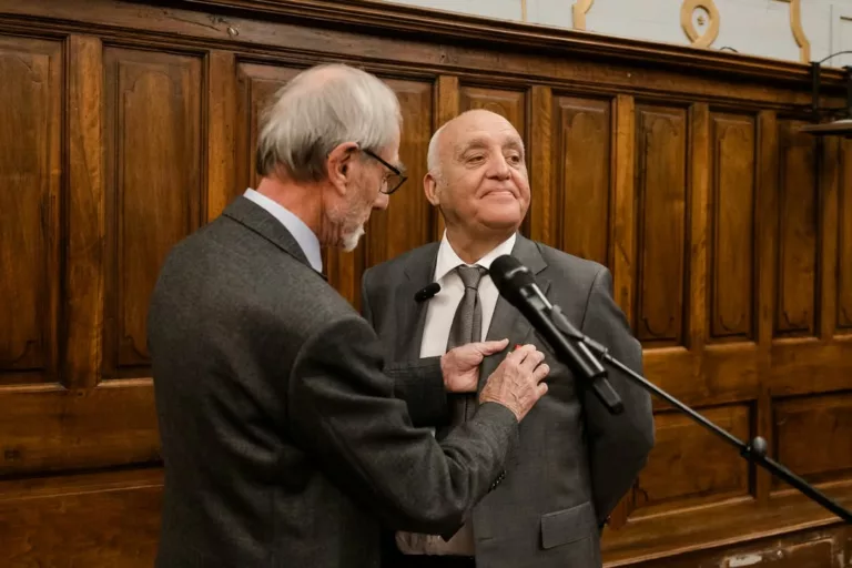 𝗟𝗮 𝗩𝗶𝗹𝗹𝗲 𝗱’𝗔𝗶𝘅 𝗿𝗲𝗻𝗱 𝗵𝗼𝗺𝗺𝗮𝗴𝗲 𝗮̀ 𝗝𝗲𝗮𝗻-𝗖𝗹𝗮𝘂𝗱𝗲 𝗠𝗮𝗿𝗰𝗲𝗹𝗹𝗲𝘁, 𝗾𝘂𝗶 𝘃𝗶𝗲𝗻𝘁 𝗱𝗲 �… 