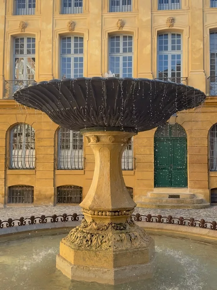 À Aix-en-Provence, pendant les vacances scolaires, on a décidé de 𝗽𝗿𝗲𝗻𝗱𝗿𝗲 𝗹𝗲 𝘁𝗲𝗺𝗽𝘀 ☀️✨ Bon début de semain… 