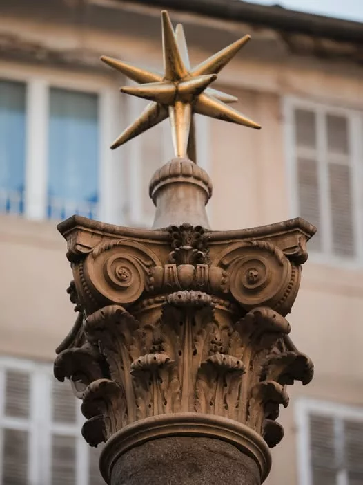 ⛲ 𝗟𝗮 𝗳𝗼𝗻𝘁𝗮𝗶𝗻𝗲 𝗱𝗲𝘀 𝗔𝘂𝗴𝘂𝘀𝘁𝗶𝗻𝘀 Au bas de la rue Espariat, la fontaine des Augustins témoigne de plusi… 