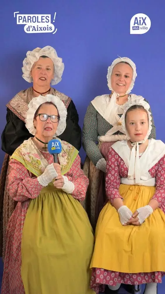 🎶 𝗙𝗮𝗿𝗮𝗻𝗱𝗼𝘂𝗹𝗮𝗶𝗿𝗲𝘀 𝘀𝘂𝗿 𝟰 𝗴𝗲́𝗻𝗲́𝗿𝗮𝘁𝗶𝗼𝗻𝘀 ! On a rencontré une famille membre des Lei Farandoul… 