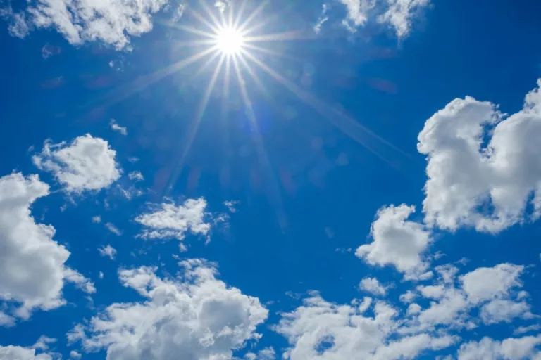 🌡️ 𝗙𝗼𝗿𝘁𝗲𝘀 𝗰𝗵𝗮𝗹𝗲𝘂𝗿𝘀 : 𝗹𝗮 𝗩𝗶𝗹𝗹𝗲 𝘀𝗲 𝗽𝗿𝗲́𝗽𝗮𝗿𝗲 𝗲𝘁 𝗽𝗿𝗼𝘁𝗲̀𝗴𝗲 𝘀𝗲𝘀 𝗵𝗮𝗯𝗶𝘁𝗮𝗻𝘁𝘀… 