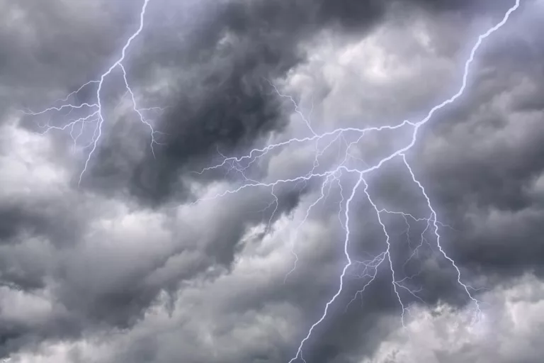 🟡 𝗩𝗶𝗴𝗶𝗹𝗮𝗻𝗰𝗲 𝗷𝗮𝘂𝗻𝗲 𝗼𝗿𝗮𝗴𝗲𝘀  Le département des Bouches-du-Rhône sera placé en vigilance jaune orages… 