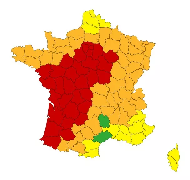 🔴 35 départements sont placés en #VigilanceRouge pour #canicule demain à partir de 12h. 🟠 45 départements en #Vigilanc… 
