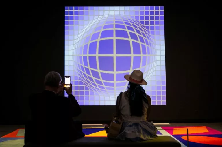 ✨ 𝗩𝗮𝘀𝗮𝗿𝗲𝗹𝘆 𝗲𝘁 𝗹’𝗮𝗿𝗰𝗵𝗶𝘁𝗲𝗰𝘁𝘂𝗿𝗲 À l’occasion des 50 ans de la Fondation Vasarely, une nouvelle expos… 