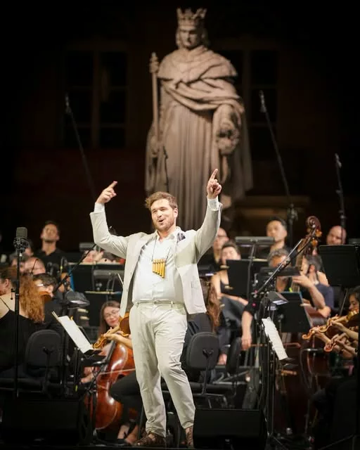 🎶 𝗣𝗮𝗿𝗮𝗱𝗲[𝘀] 𝗮 𝗳𝗮𝗶𝘁 𝘃𝗶𝗯𝗿𝗲𝗿 𝗹𝗲 𝗰𝗼𝘂𝗿𝘀 𝗠𝗶𝗿𝗮𝗯𝗲𝗮𝘂 Le concert de clôture d’Aix en Juin a une… 